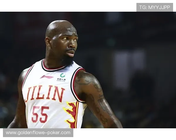 多米尼克·琼斯：从篮球场到生活的无畏挑战与成长之路